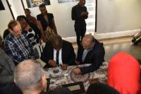 حضور هنرمند محترم و عضو هیئت مدیره اتحادیه صنایع دستی در قاره افریقا