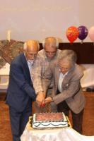 مراسم برش کیک  هنر کاشی هفت رنگ به  مناسبت روز جهانی صنایع دستی 